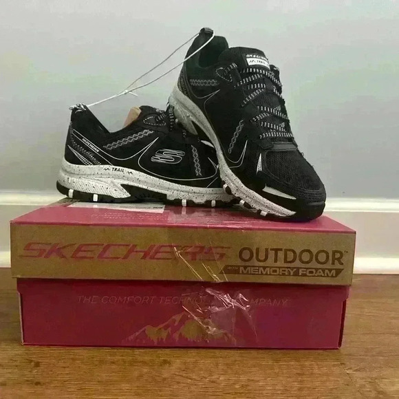 Woman’s Sketcher’s Trail Hillcrest - Picture 1 of 4